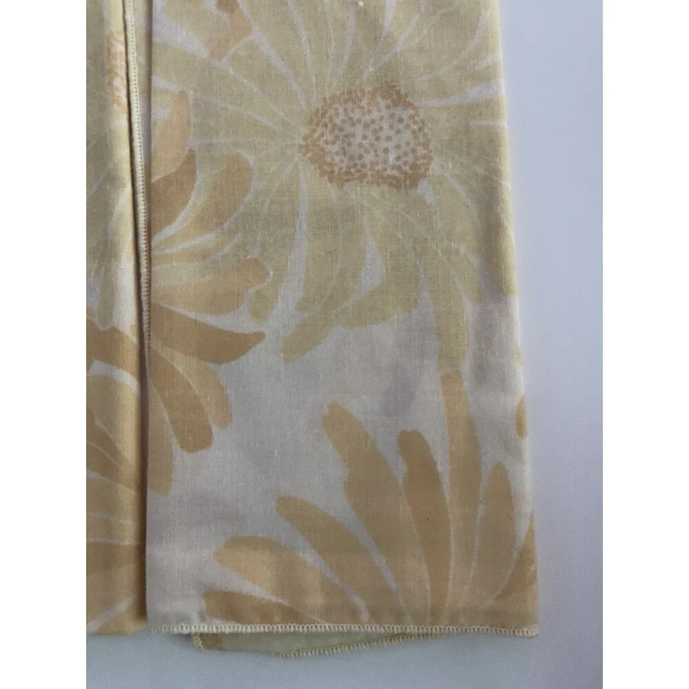 Vintage Floral Cloth Dinner Napkins Yellow Cream Daisy Print Set Retro Kitchen